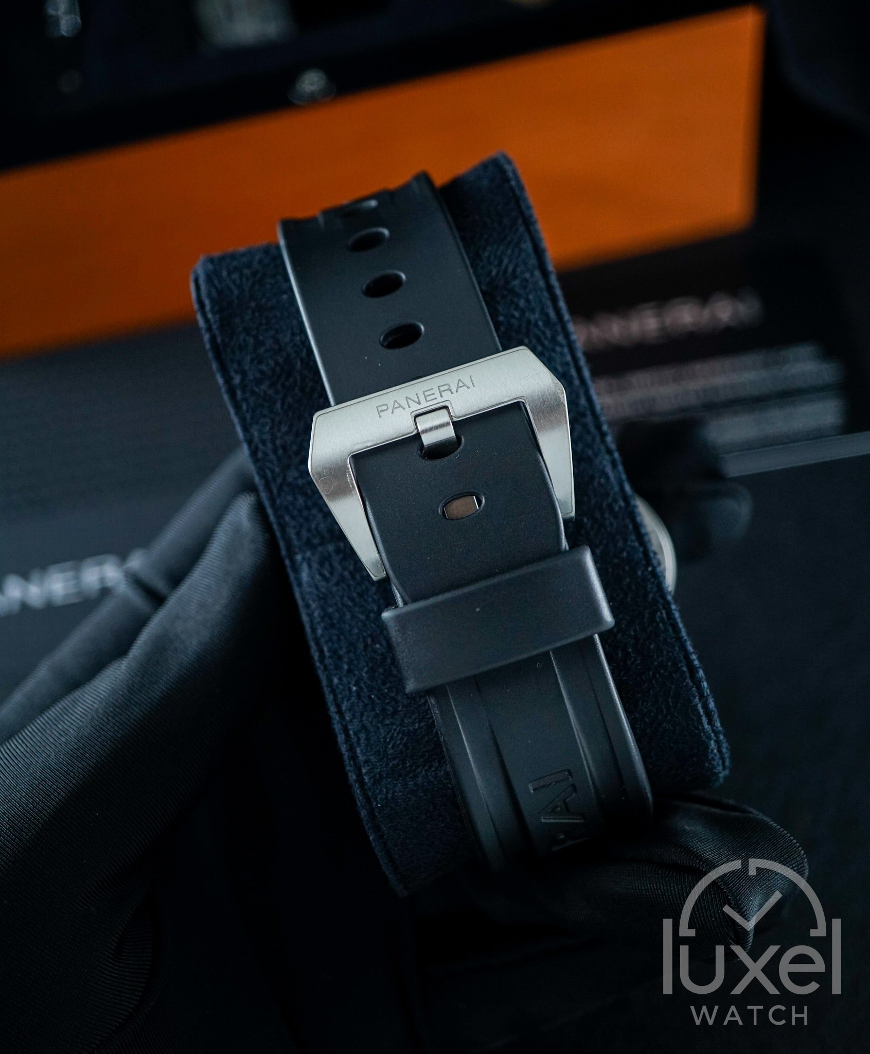 Luminor Base Logo Black Rubber Strap PAM01086