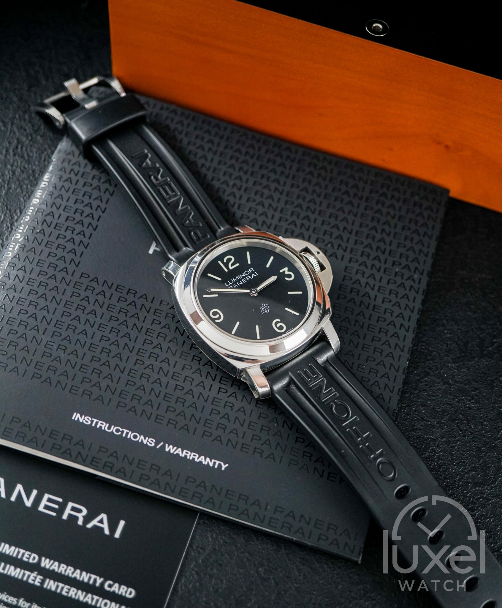 Luminor Base Logo Black Rubber Strap PAM01086