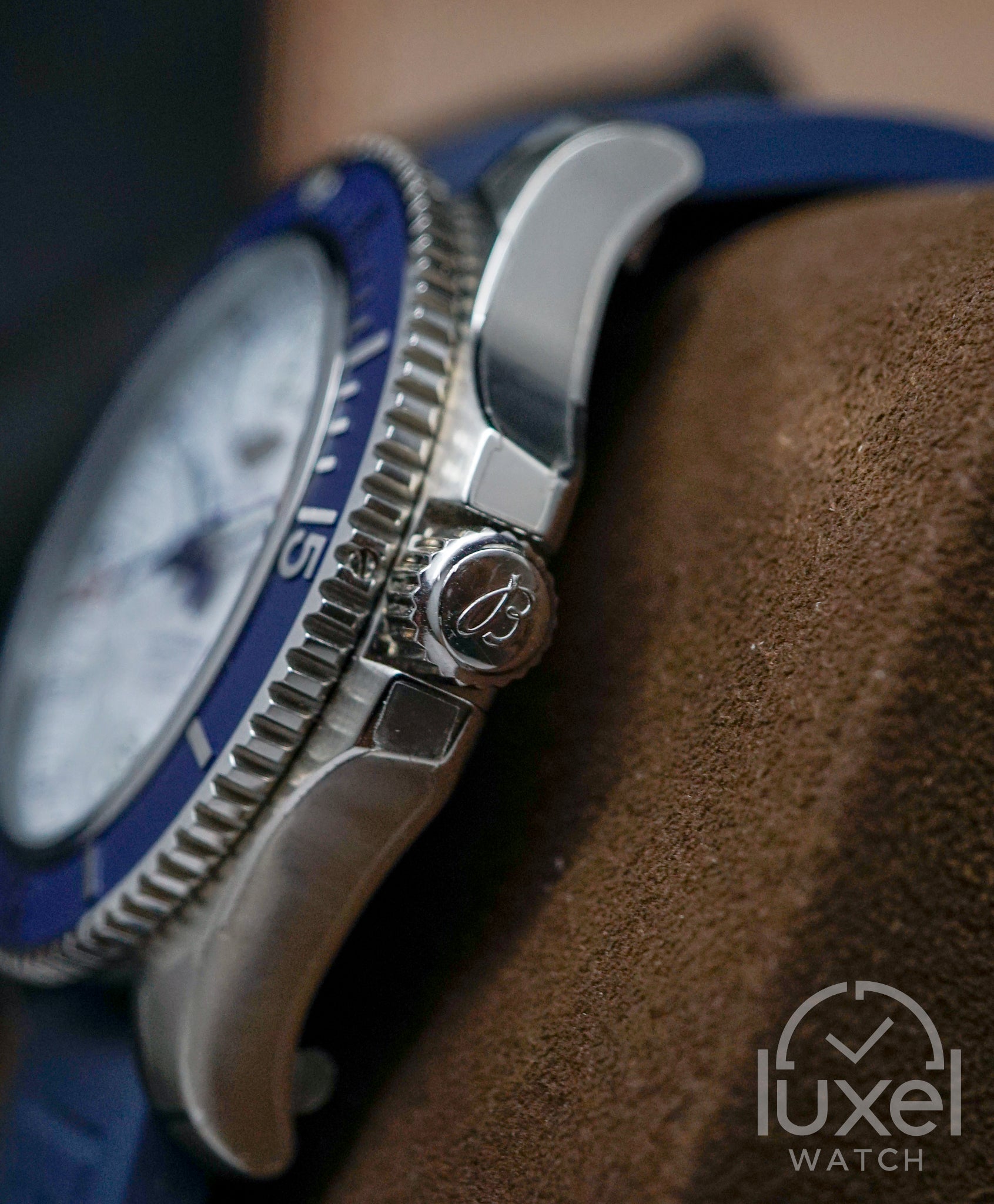 Superocean Automatic 42 White Dial Blue Rubber Strap 42 mm A17366D81A1S1