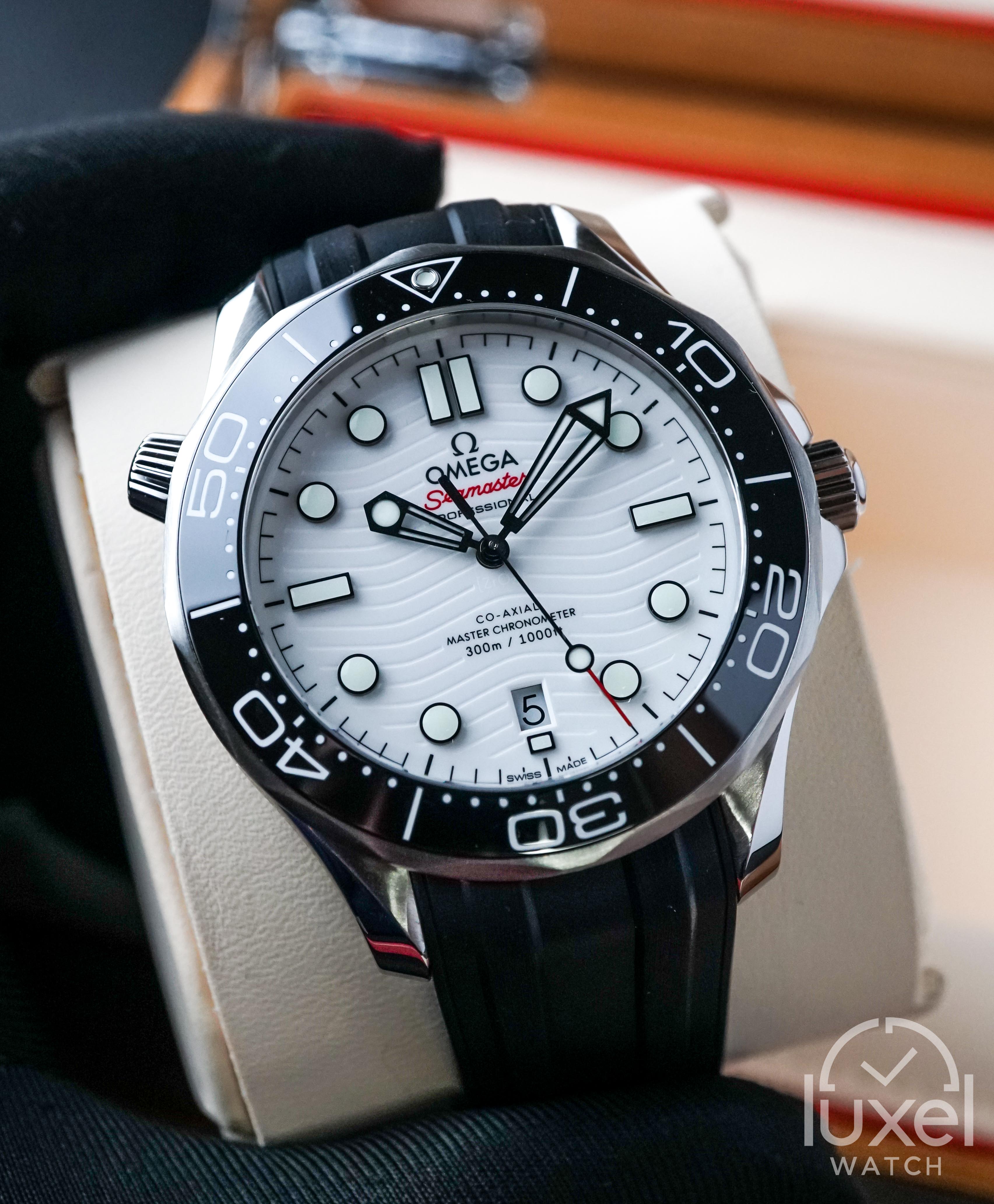 omega Seamaster Diver 300 M Co-Axial Master Chronometer White Dial Rubber Strap