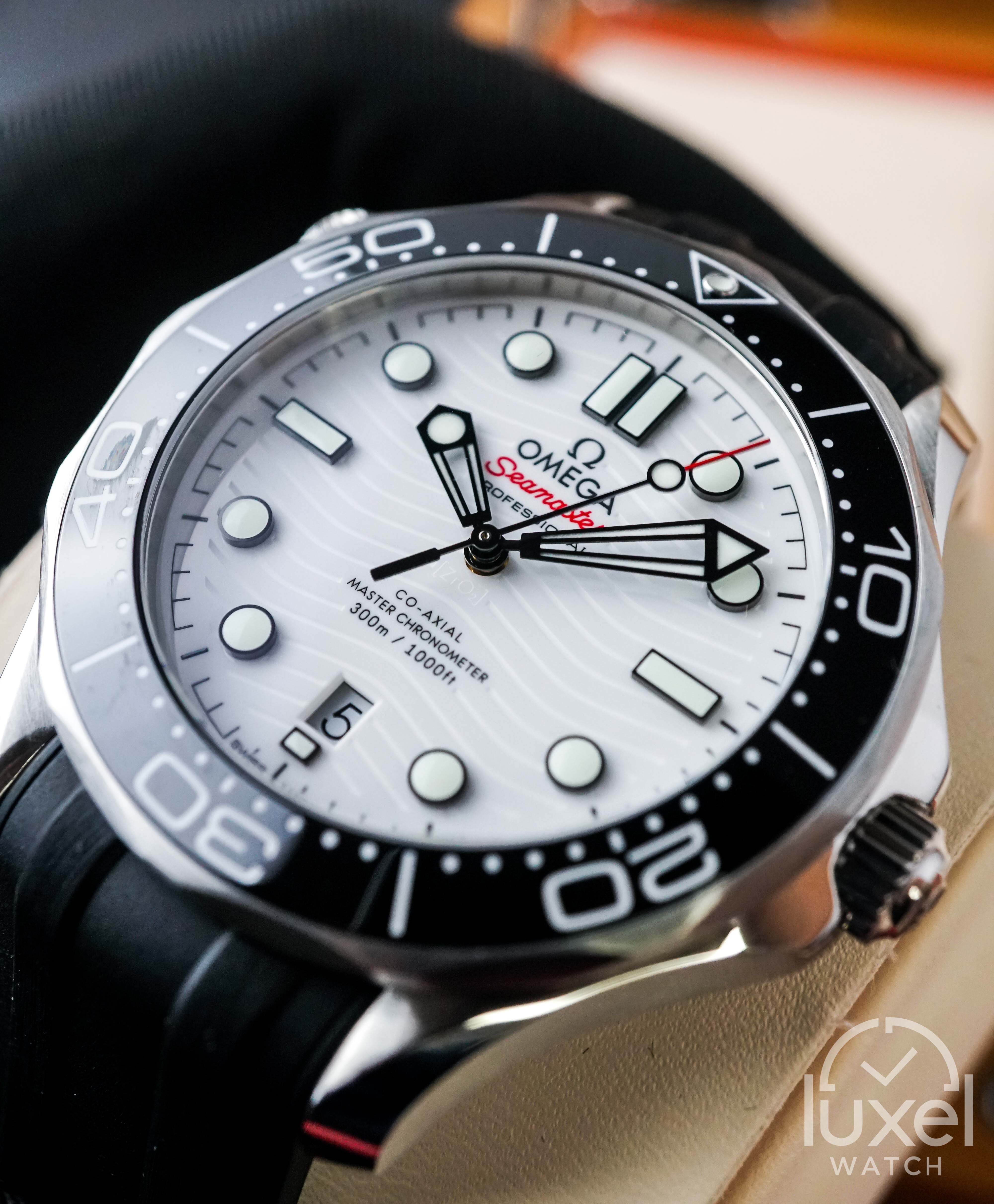 omega Seamaster Diver 300 M Co-Axial Master Chronometer White Dial Rubber Strap