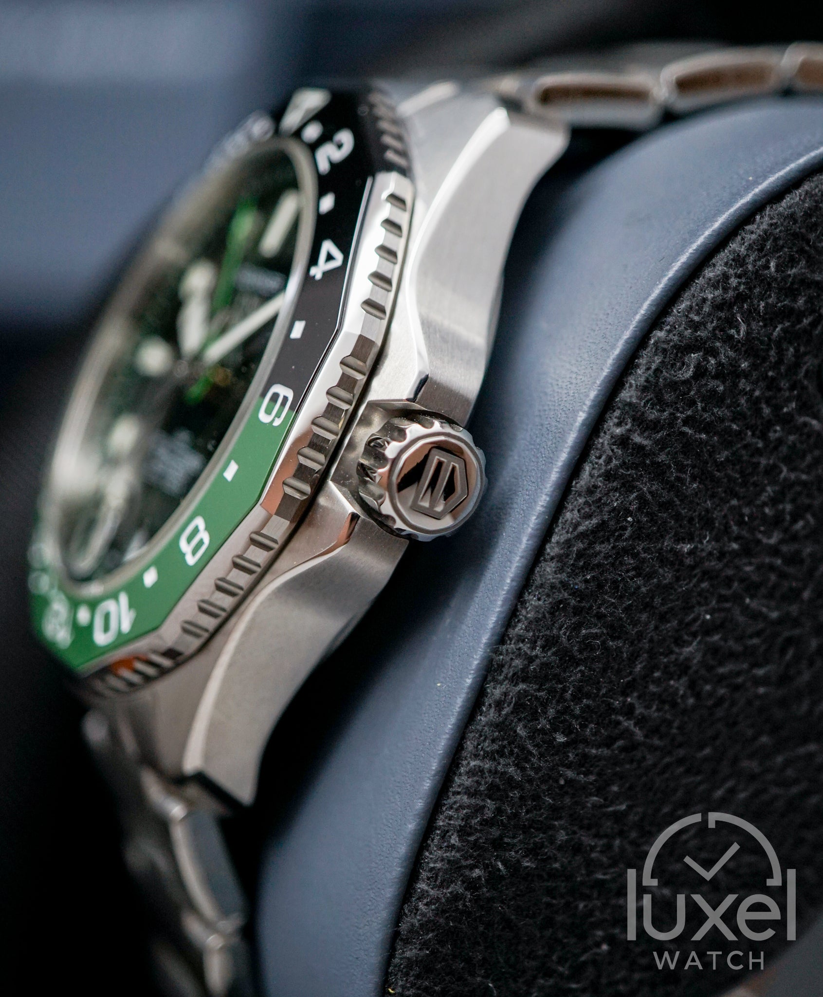 Aquaracer Professional 300 GMT Green Sunray Dial Steel Bracelet 42 mm Steel Case