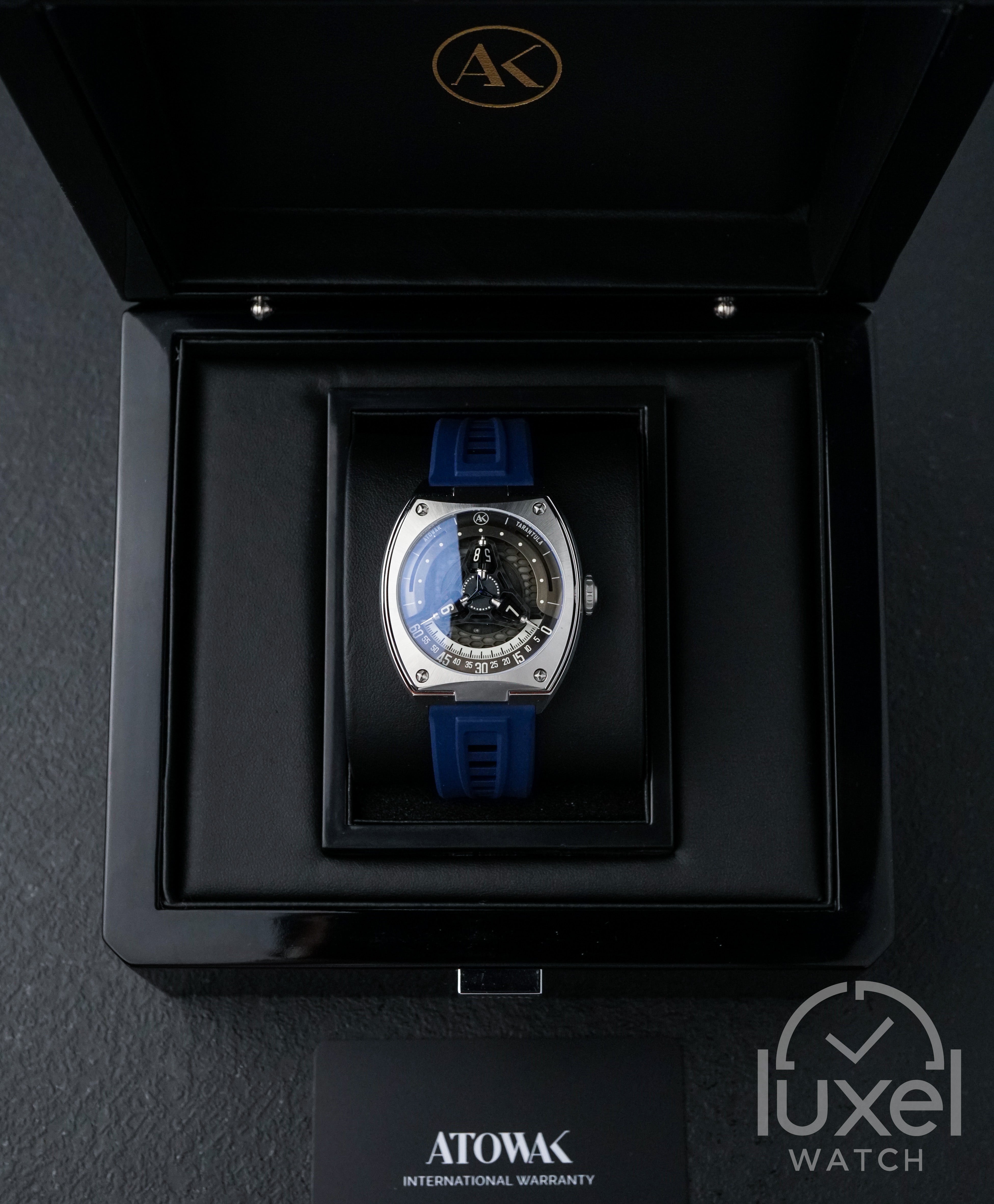 Tarantula Sapphire Blue Limited Edition B8.1033.S03