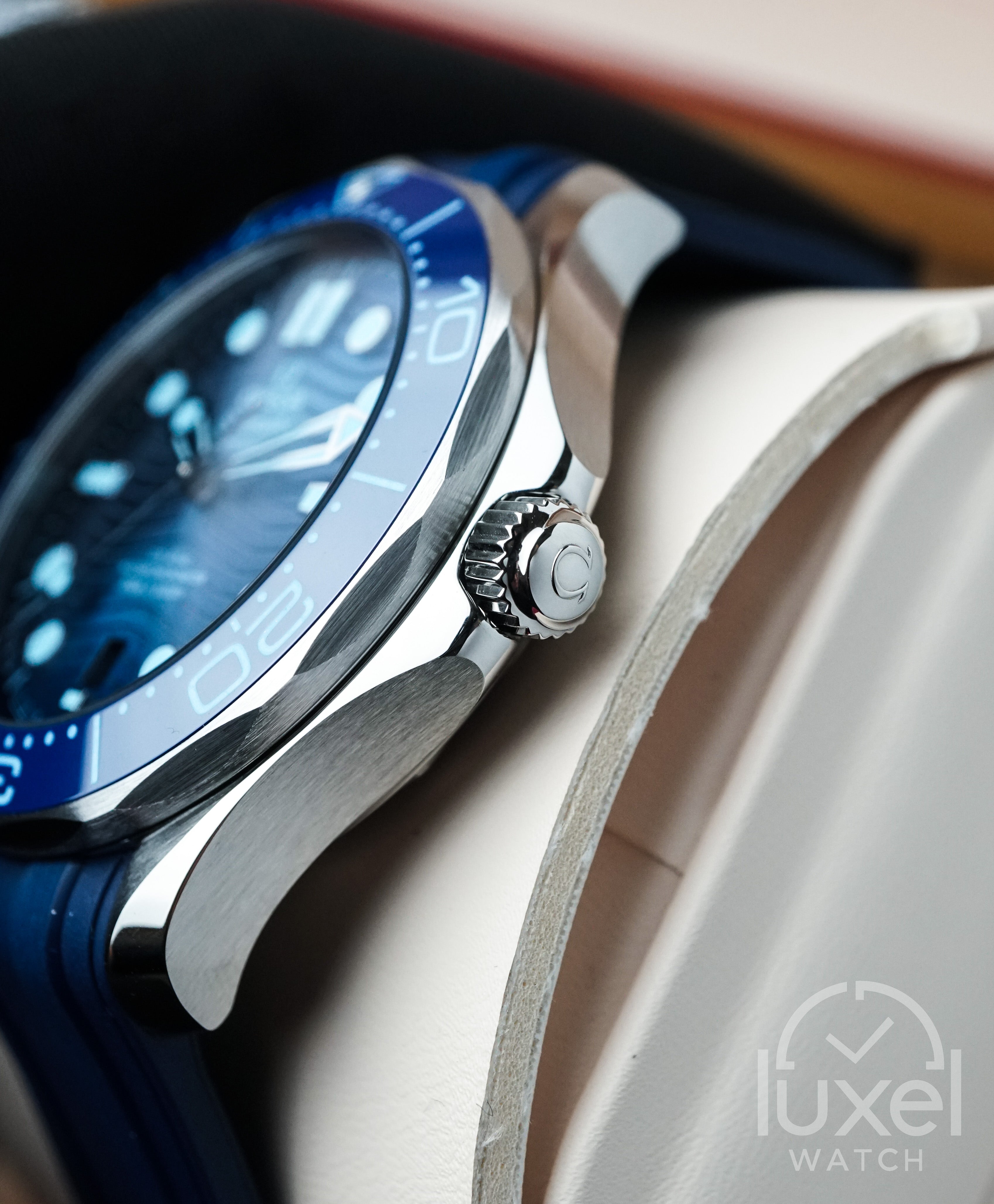 Seamaster Diver 300 M Summer Blue Ceramic Bezel Rubber Strap 210.32.42.20.03.002