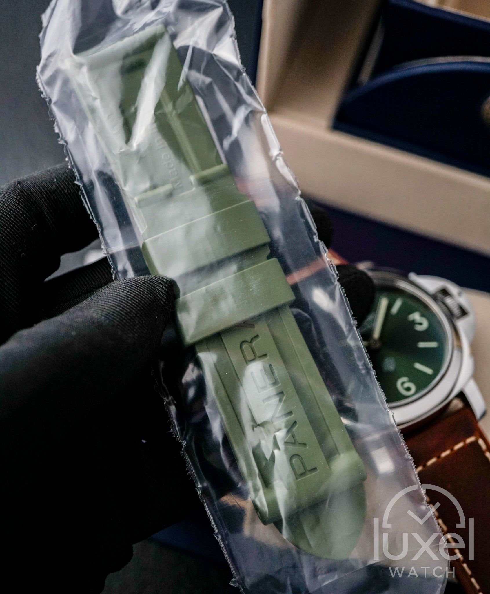 Luminor Logo PAM01624 Green Dial with Brown Leather Strap + Extra Green Rubber Strap