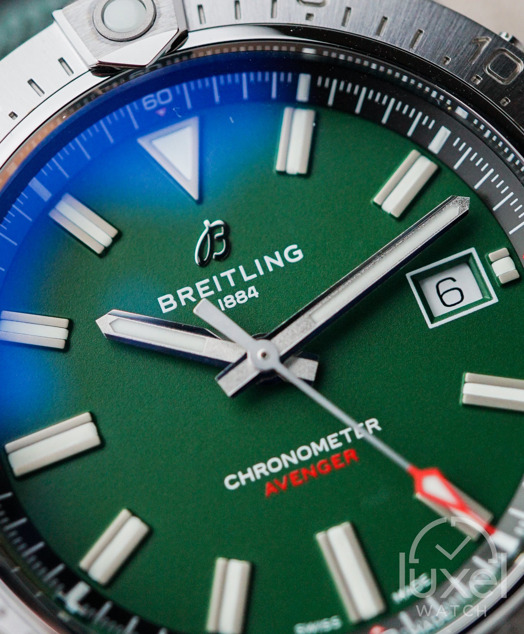 Avenger 42mm Green Dial With Calfskin Leather Strap A17328101L1X1