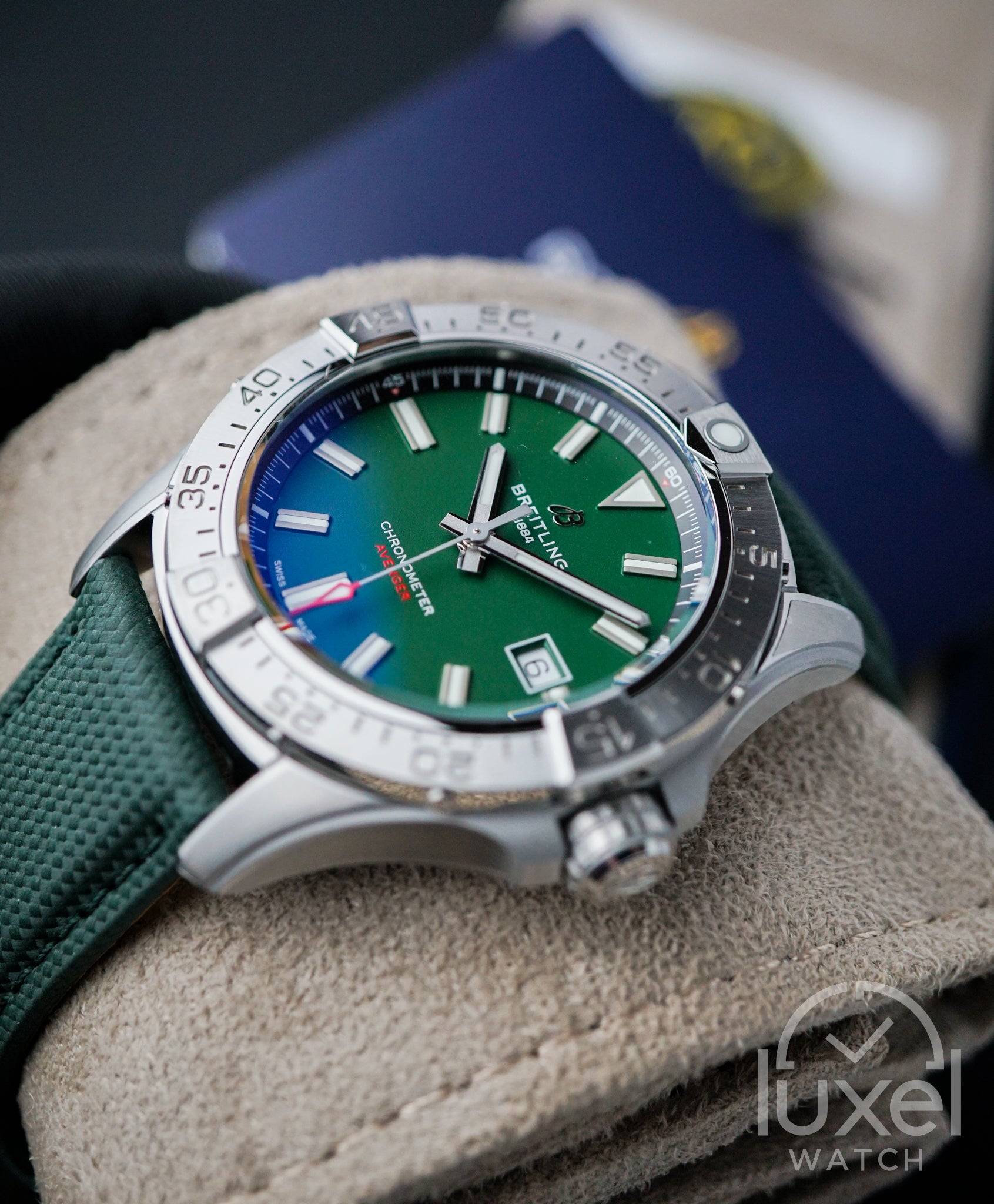 Avenger 42mm Green Dial With Calfskin Leather Strap A17328101L1X1