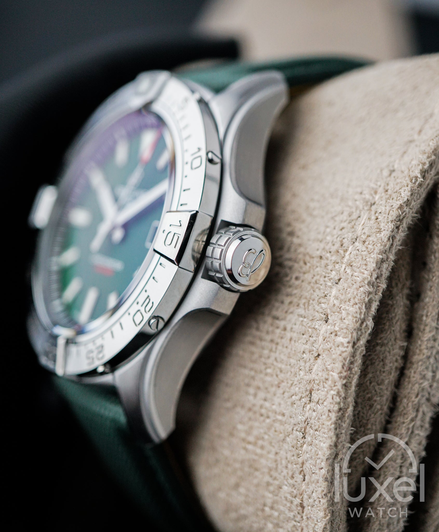 Avenger 42mm Green Dial With Calfskin Leather Strap A17328101L1X1