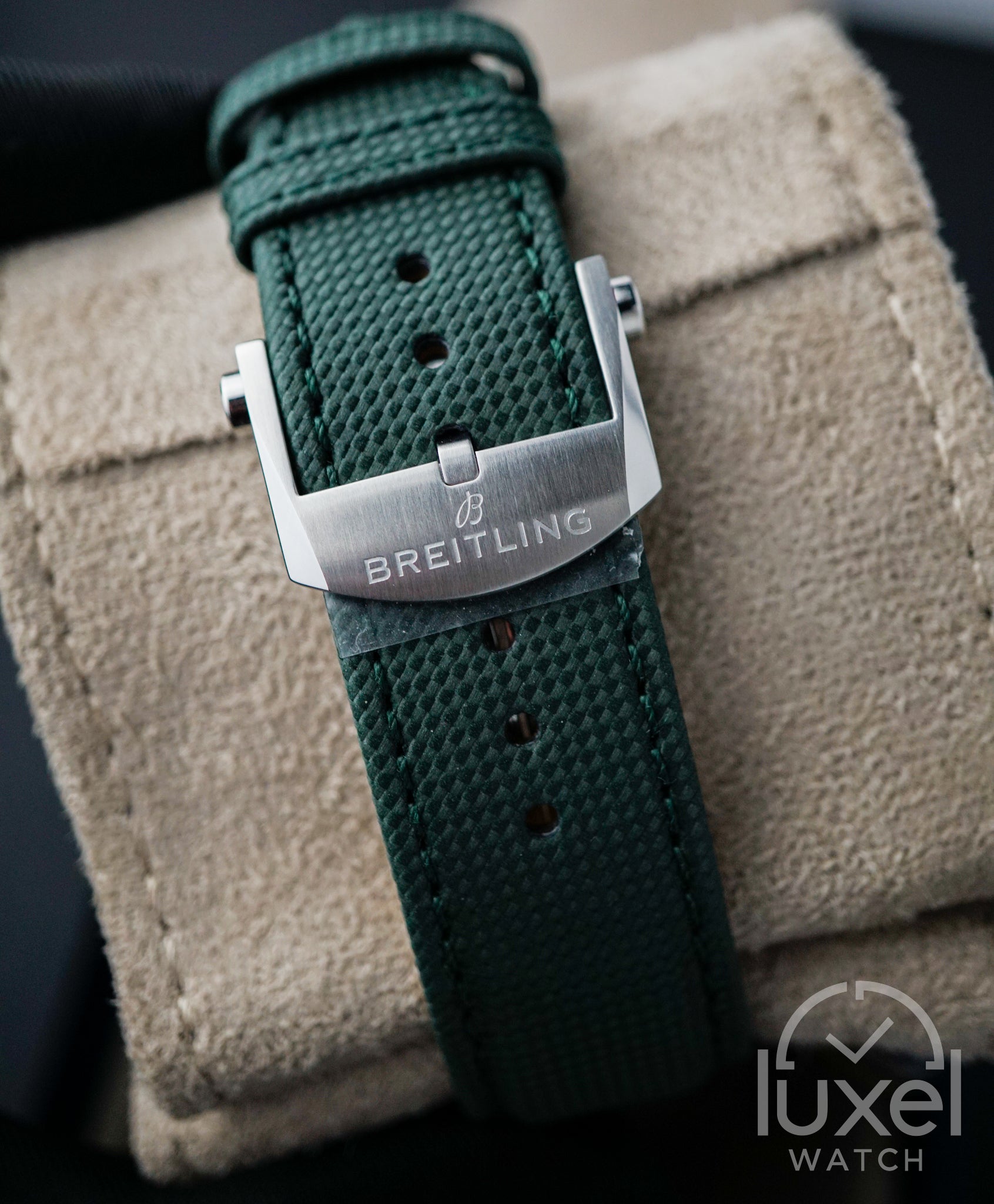 Avenger 42mm Green Dial With Calfskin Leather Strap A17328101L1X1