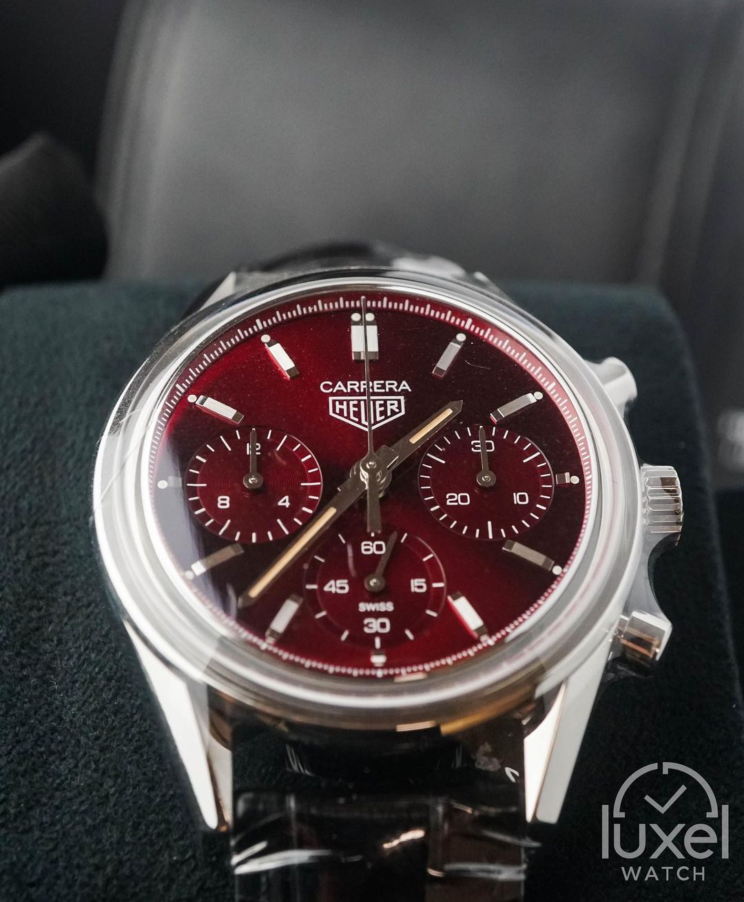 tag heuer Carrera Chronograph With Red Dial Leaher Strap CBK221G.FC6479