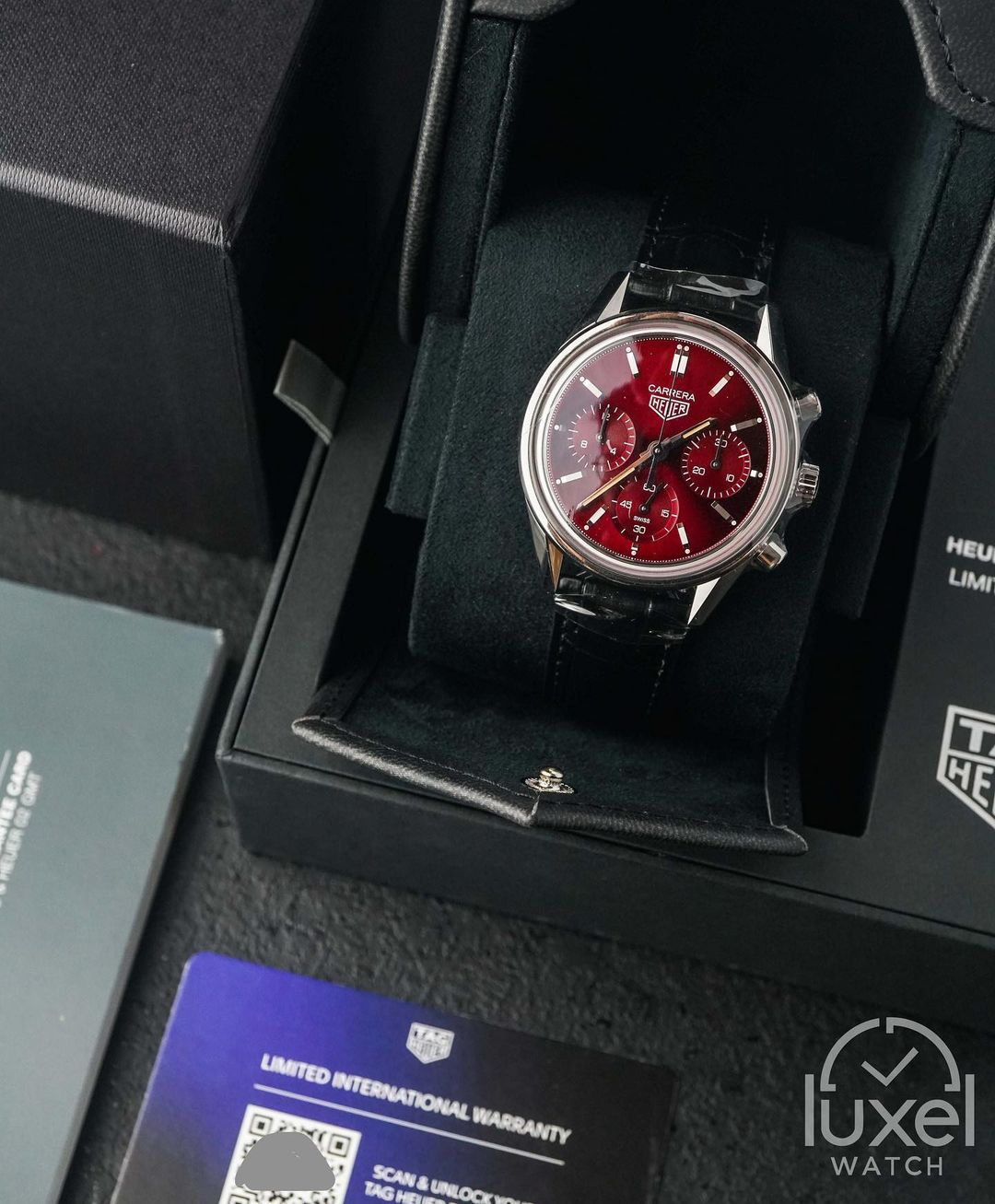 tag heuer Carrera Chronograph With Red Dial Leaher Strap CBK221G.FC6479