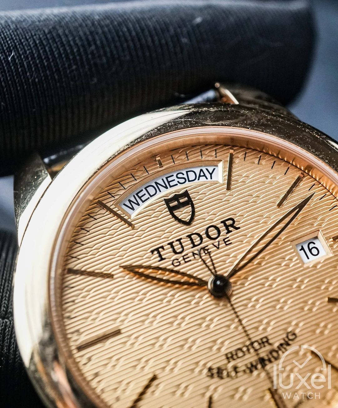 tudor Glamour Date+Day With Jacquard Dial 18k Gold Case Leather Strap M56008-0018